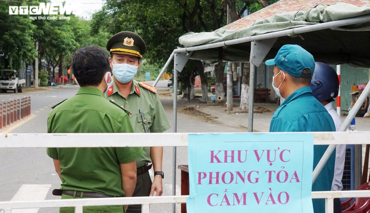 Phó Chủ tịch phường ở Đà Nẵng mắc COVID-19, 36 cán bộ phải cách ly - 1