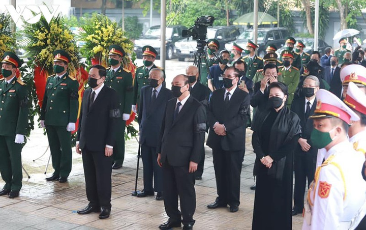 Ảnh: Lãnh đạo Đảng, Nhà nước viếng nguyên Tổng Bí thư Lê Khả Phiêu - 1