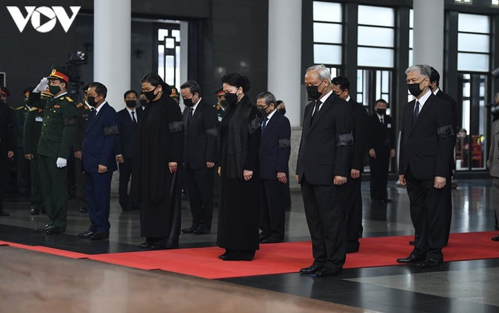 Ảnh: Lãnh đạo Đảng, Nhà nước viếng nguyên Tổng Bí thư Lê Khả Phiêu - 11