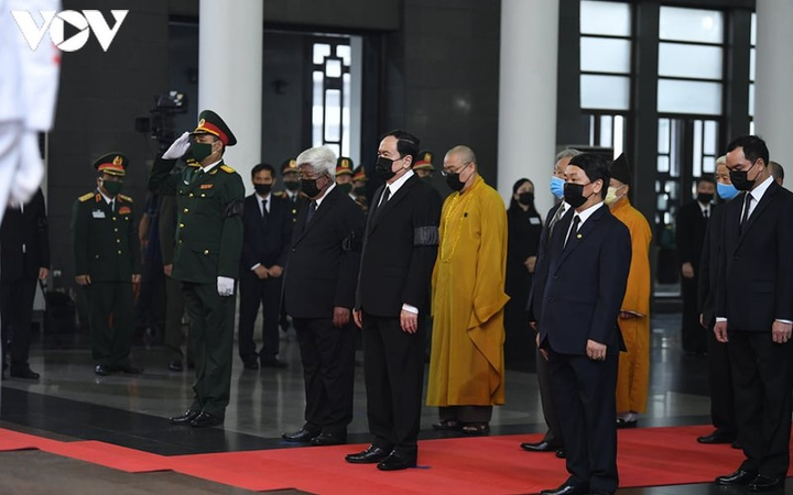 Ảnh: Lãnh đạo Đảng, Nhà nước viếng nguyên Tổng Bí thư Lê Khả Phiêu - 15