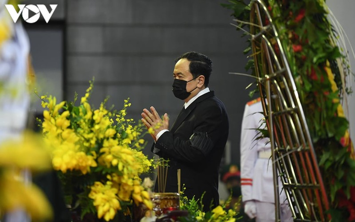 Ảnh: Lãnh đạo Đảng, Nhà nước viếng nguyên Tổng Bí thư Lê Khả Phiêu - 17