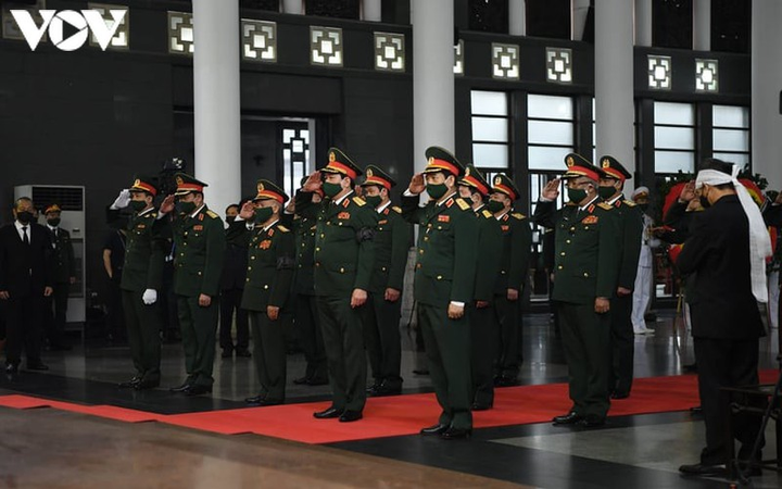 Ảnh: Lãnh đạo Đảng, Nhà nước viếng nguyên Tổng Bí thư Lê Khả Phiêu - 18