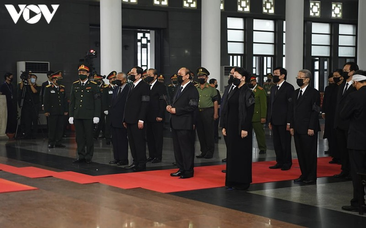 Ảnh: Lãnh đạo Đảng, Nhà nước viếng nguyên Tổng Bí thư Lê Khả Phiêu - 2