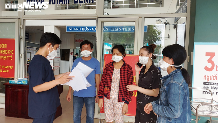 Thêm 5 bệnh nhân COVID-19 ở Đà Nẵng khỏi bệnh, xuất viện - 1