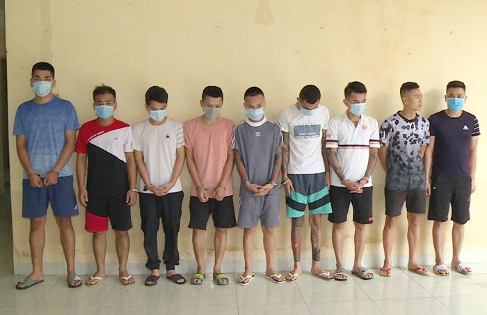 Hơn 20 thanh niên vác dao, súng hỗn chiến, gây náo loạn Sầm Sơn - 1