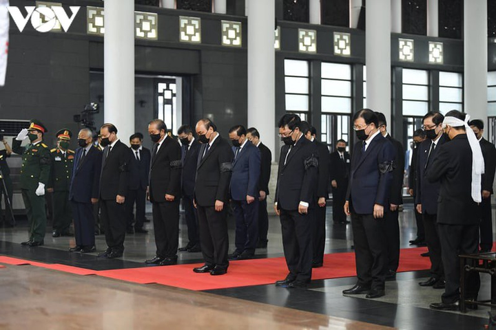 Ảnh: Lãnh đạo Đảng, Nhà nước viếng nguyên Tổng Bí thư Lê Khả Phiêu - 7