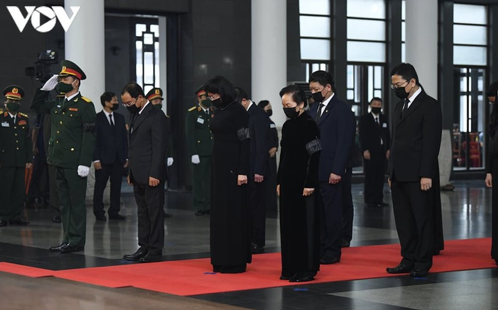 Ảnh: Lãnh đạo Đảng, Nhà nước viếng nguyên Tổng Bí thư Lê Khả Phiêu - 8