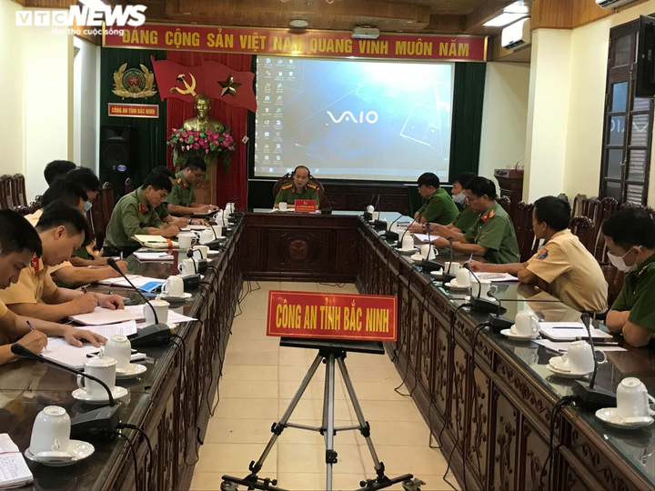 Xe dù, bến cóc tung hoành trên phố: Công an Bắc Ninh chỉ đạo xử nghiêm - 2