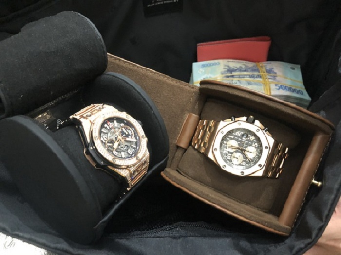Hành khách bỏ quên đồng hồ siêu sang và 500 triệu đồng trên máy bay - 1