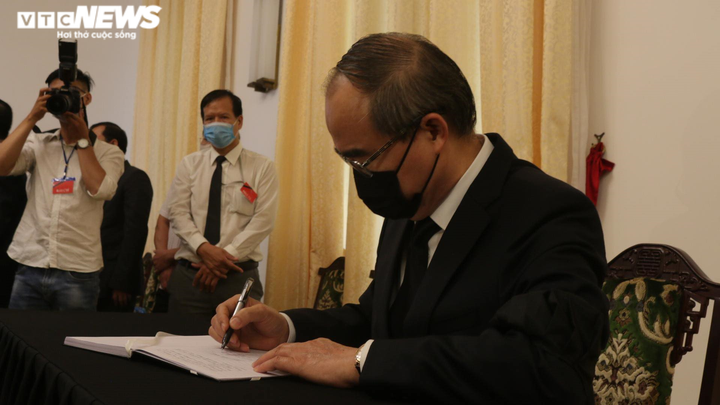 Xúc động dòng sổ tang tiễn biệt nguyên Tổng Bí thư Lê Khả Phiêu - 4