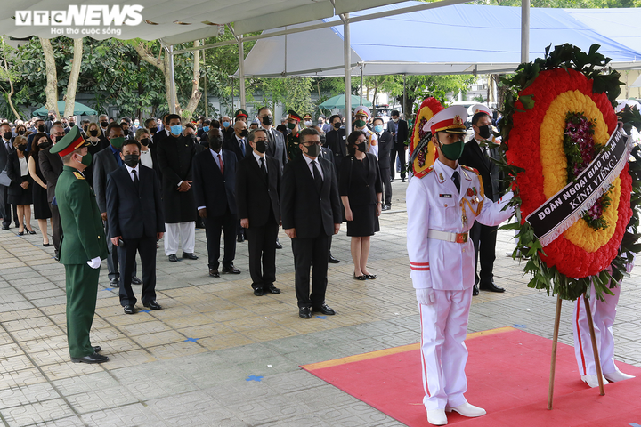 Lãnh đạo Đài Tiếng nói Việt Nam viếng nguyên Tổng Bí thư Lê Khả Phiêu - 6