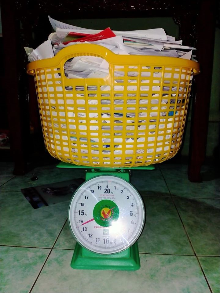 Trào lưu 'hot' của sĩ tử sau kỳ thi: Đua nhau khoe núi sách vở cao chạm trần - 6