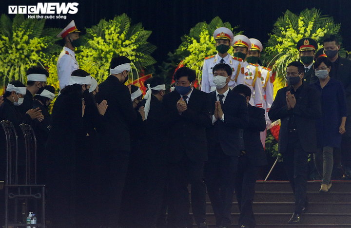 Lãnh đạo Đài Tiếng nói Việt Nam viếng nguyên Tổng Bí thư Lê Khả Phiêu - 5