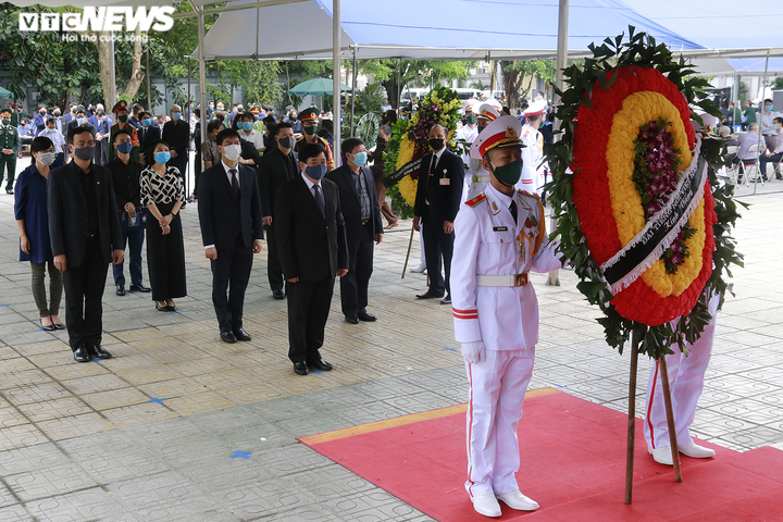 Lãnh đạo Đài Tiếng nói Việt Nam viếng nguyên Tổng Bí thư Lê Khả Phiêu - 4