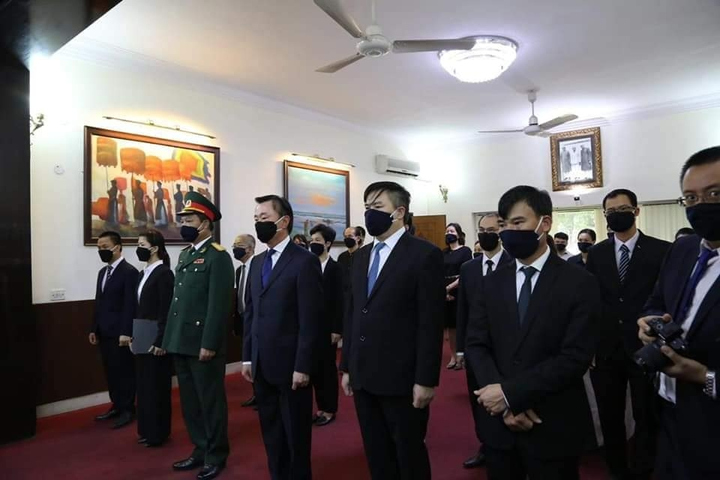 Người Việt các nước tổ chức trọng thể Lễ viếng nguyên Tổng Bí thư Lê Khả Phiêu - 4