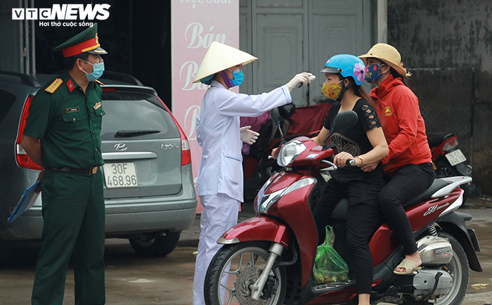 Lập chốt đo thân nhiệt, khai báo y tế tại nhiều đường từ Hải Dương về Hải Phòng - 13