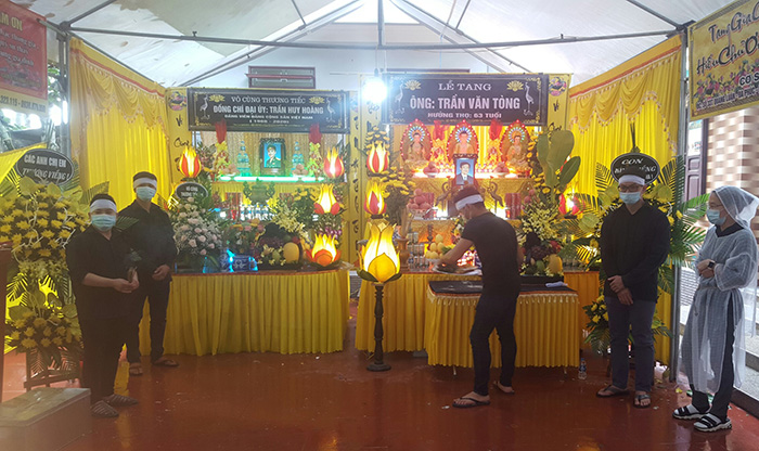 Đang dựng rạp cưới, 2 cha con chú rể bị điện giật chết - 1