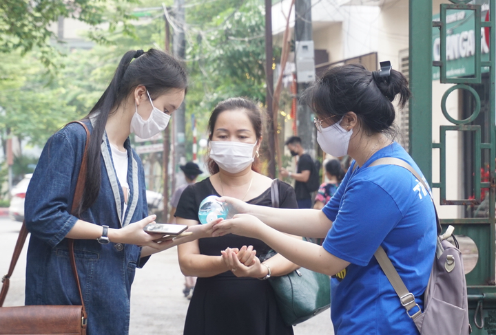 Hơn 1.400 thí sinh rạng rỡ hoàn thành bài thi Năng khiếu báo chí - 1