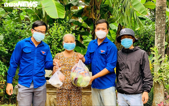 ‘Phiên chợ 0 đồng’ lưu động ấm tình người giữa mùa dịch COVID-19 - 4