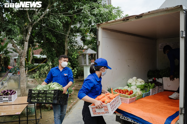 ‘Phiên chợ 0 đồng’ lưu động ấm tình người giữa mùa dịch COVID-19 - 3