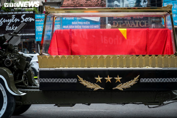 Ảnh: Đưa nguyên TBT Lê Khả Phiêu từ biệt Thủ đô trong hành trình cuối cùng - 4