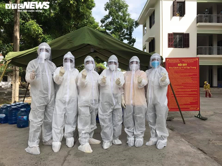 Bác sĩ về hưu, sinh viên chống ‘giặc COVID’: Quê hương gọi, chúng tôi lên đường - 1