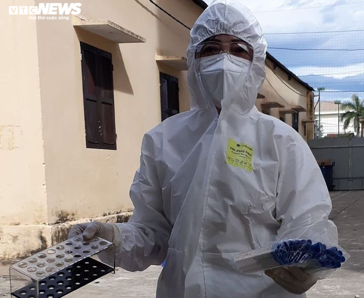 Bác sĩ về hưu, sinh viên chống ‘giặc COVID’: Quê hương gọi, chúng tôi lên đường - 2