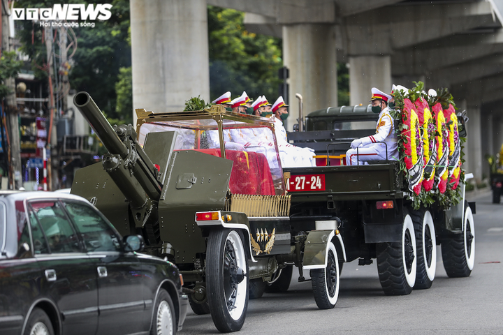 Ảnh: Đưa nguyên TBT Lê Khả Phiêu từ biệt Thủ đô trong hành trình cuối cùng - 2