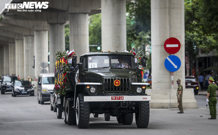 Ảnh: Đưa nguyên TBT Lê Khả Phiêu từ biệt Thủ đô trong hành trình cuối cùng - 1