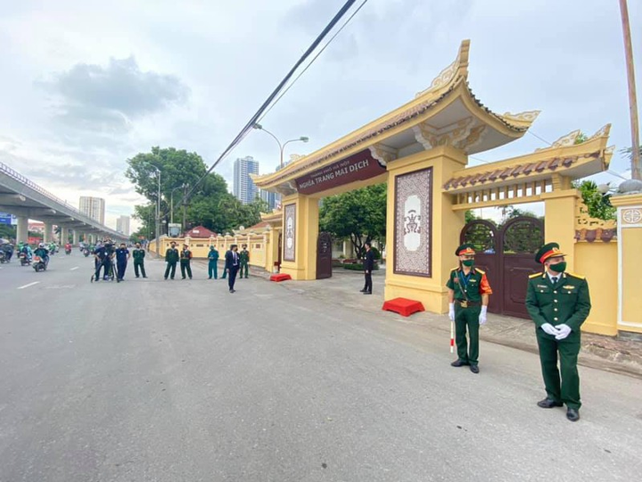 Ảnh: Đưa nguyên TBT Lê Khả Phiêu từ biệt Thủ đô trong hành trình cuối cùng - 7