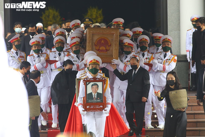 Chùm ảnh: Rưng rưng giây phút tiễn đưa nguyên Tổng Bí thư Lê Khả Phiêu - 6