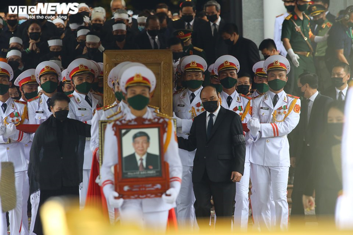 Chùm ảnh: Rưng rưng giây phút tiễn đưa nguyên Tổng Bí thư Lê Khả Phiêu - 7