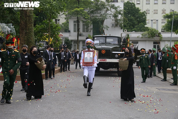 Chùm ảnh: Rưng rưng giây phút tiễn đưa nguyên Tổng Bí thư Lê Khả Phiêu - 13