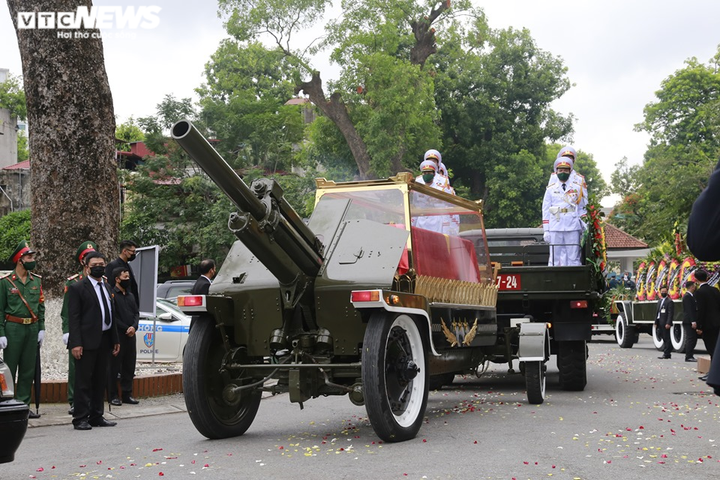 Chùm ảnh: Rưng rưng giây phút tiễn đưa nguyên Tổng Bí thư Lê Khả Phiêu - 14