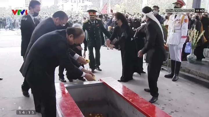 Ảnh: Đưa nguyên TBT Lê Khả Phiêu từ biệt Thủ đô trong hành trình cuối cùng - 11