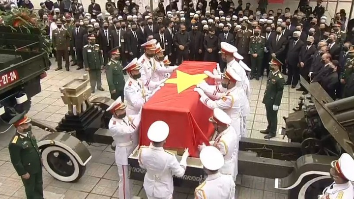Chùm ảnh: Rưng rưng giây phút tiễn đưa nguyên Tổng Bí thư Lê Khả Phiêu - 9