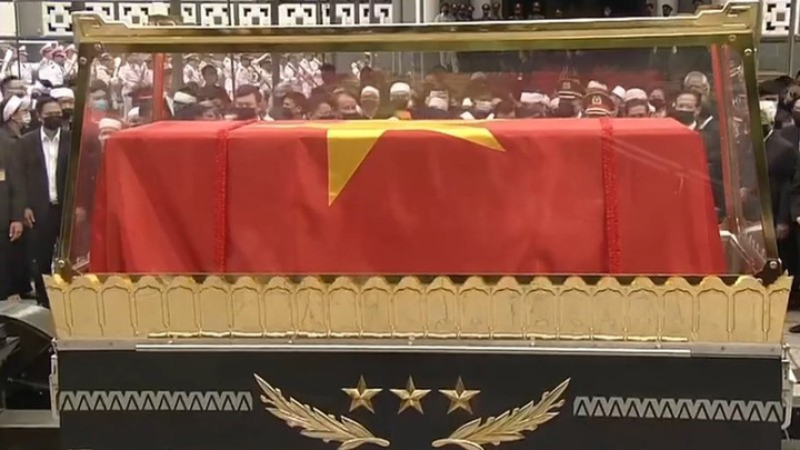 Chùm ảnh: Rưng rưng giây phút tiễn đưa nguyên Tổng Bí thư Lê Khả Phiêu - 12