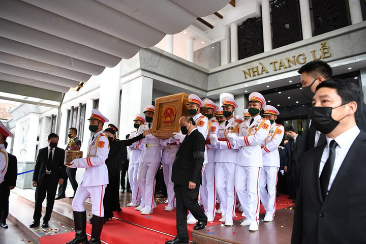 Chùm ảnh: Rưng rưng giây phút tiễn đưa nguyên Tổng Bí thư Lê Khả Phiêu - 8