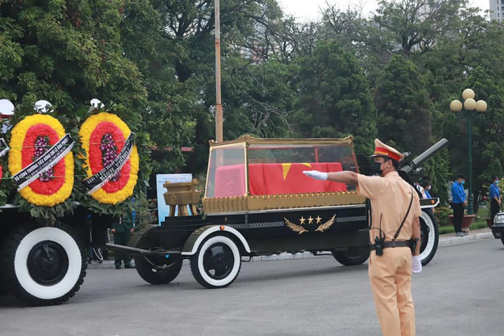 Ảnh: Đưa nguyên TBT Lê Khả Phiêu từ biệt Thủ đô trong hành trình cuối cùng - 9