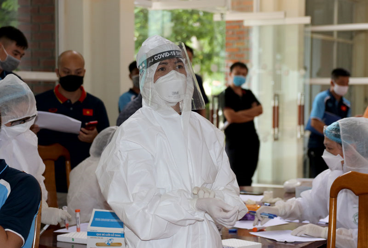 U22 Việt Nam hội quân, HLV Park Hang Seo lấy mẫu xét nghiệm SARS-CoV-2 - 10