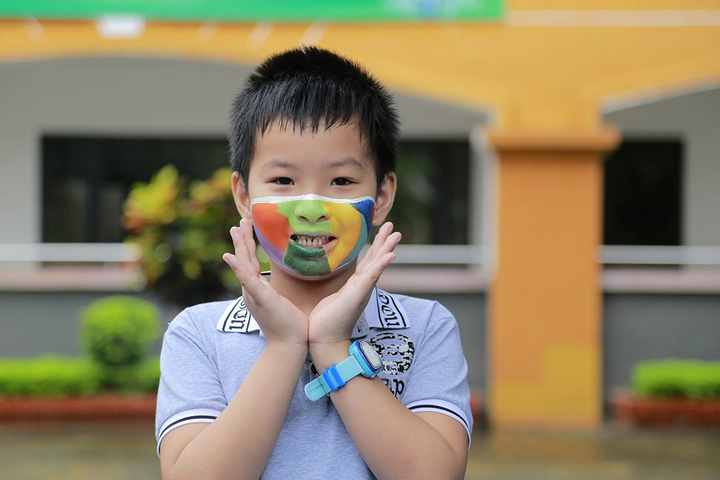 Học sinh Hà Nội vẽ khẩu trang lên mặt, truyền thông điệp phòng chống COVID-19 - 4