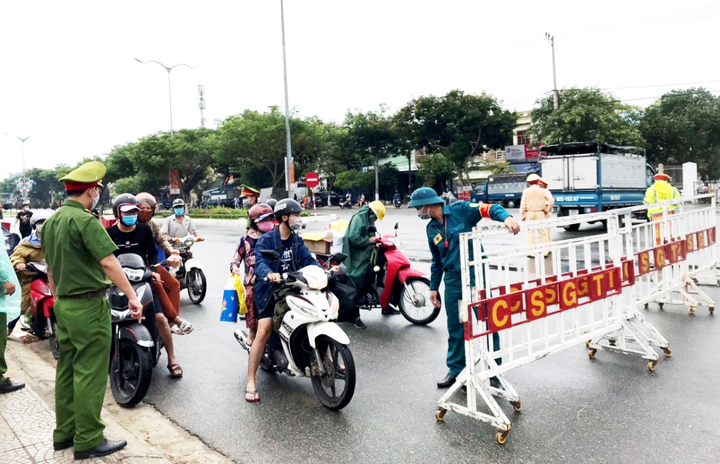 Đà Nẵng: Nữ công an mắc COVID-19 làm nhiệm vụ nhiều nơi, tiếp xúc nhiều người - 1