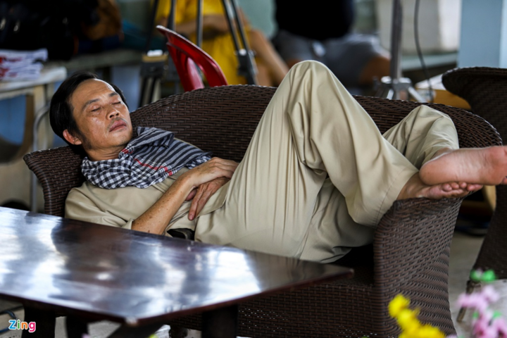 Một ngày trên phim trường của Hoài Linh - 11