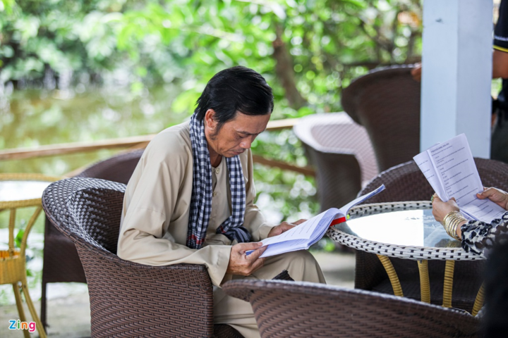 Một ngày trên phim trường của Hoài Linh - 2