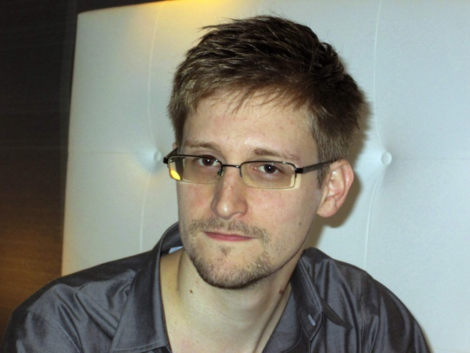 Tổng thống Trump cân nhắc ân xá cho cựu nhân viên CIA Edward Snowden - 1