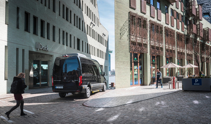 Ngạc nhiên phòng khách sạn xuất hiện trên xe Mercedes Sprinter - 6