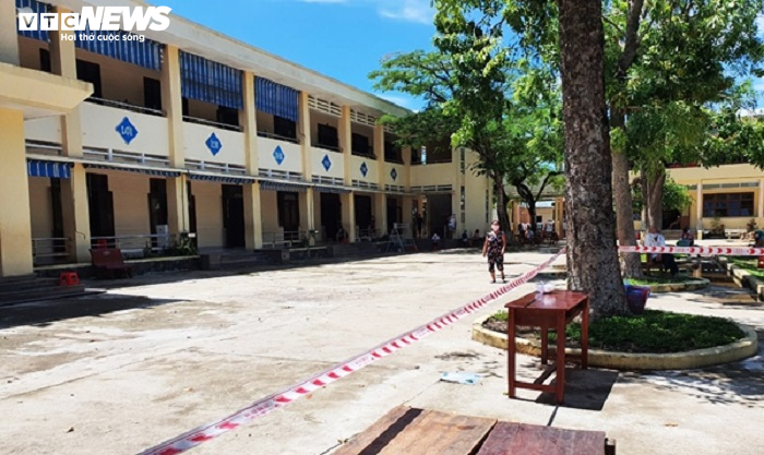 Nghẹn ngào cảnh con mất, mẹ ở khu cách ly không thể về chịu tang - 2