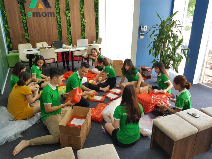 Trao 500 suất học bổng, English Amom chung tay cùng cộng đồng chống COVID-19 - 3