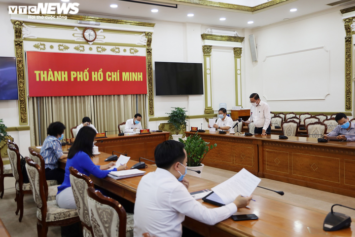 TP.HCM xử phạt hơn 2.000 người không đeo khẩu trang nơi công cộng - 1