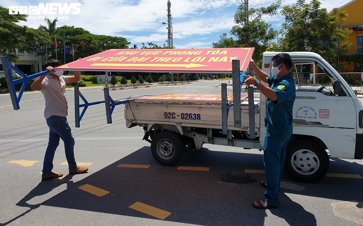 Người dân khu dân cư ở Hội An mừng vui khôn xiết ngày đầu dỡ phong tỏa - 3